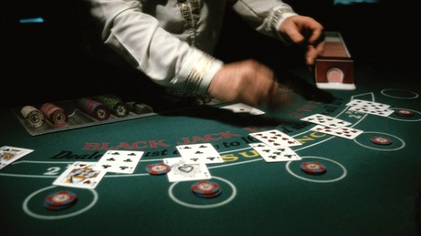 blackjack-table-dealer